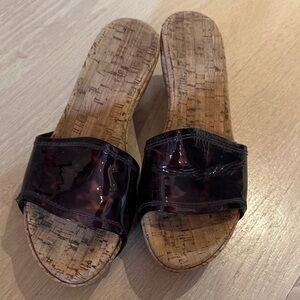 Stuart Weitzman Patent Slide Sandals in Dark Brown Tortoiseshell